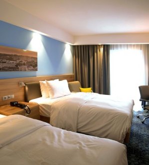 obraz i lustro w Hampton by Hilton Lublin